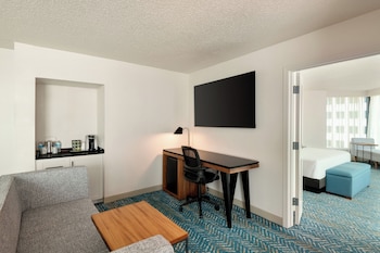 1 King Bed, 1-Bedroom, Master Suite, Riverfront, Non-Smoking