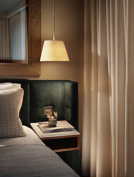 Studio King Suite