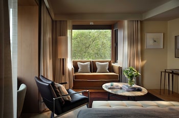 Studio King Suite
