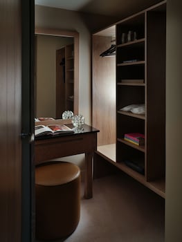Signature Suite, City View