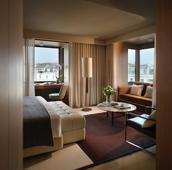 Studio King Suite