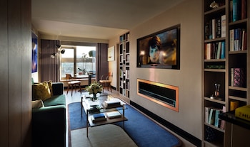 Signature Suite, Balcony, City View