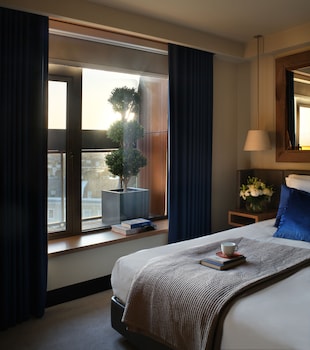 Signature Suite, Balcony, City View