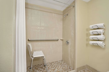 Room, 2 Queen Beds, Accessible, Non Smoking (Mobility)