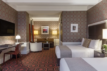 Junior Suite (2 Double Beds)