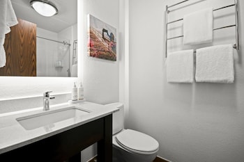 Room, 1 King Bed, Accessible, Non Smoking (Mobility, Roll-In Shower)