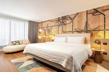 Deluxe Room, 1 King Bed, City View