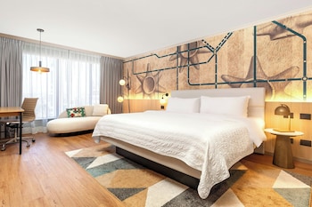 Deluxe Room, 1 King Bed, City View