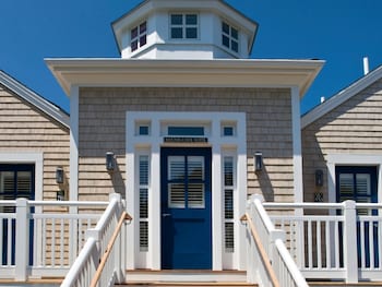Round Cove Suite