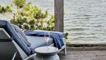 Signature Water View King