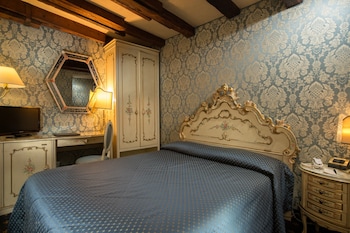 Basic Double Room, 1 Large Twin Bed (Small)