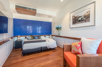 Deluxe Apartment, 1 Bedroom, Canal View (separate entrance with stair lift)
