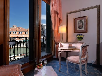 Junior Suite, Balcony (Honeymoon)