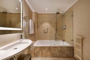 Standard Room, 1 Queen Bed