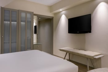 Standard Room, 1 Queen Bed