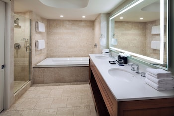 Deluxe Suite, 1 Bedroom, Oceanfront (1 King)