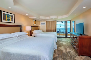 Deluxe Suite, 2 Queen Beds, Oceanfront
