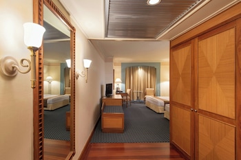 Deluxe Room, 2 Twin Beds, River View