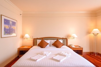Premier Room, 1 King Bed, River View