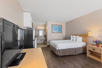 Room, 1 King Bed, Non Smoking, Kitchenette