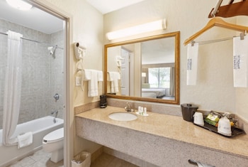 Suite, Multiple Beds, Non Smoking, Kitchenette