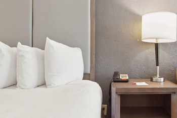 Suite, Multiple Beds, Non Smoking, Kitchenette
