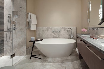 Junior Suite, 1 King Bed (City View)