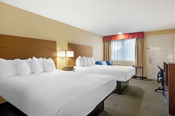 Standard Room, 2 Queen Beds, Accessible, Bathtub