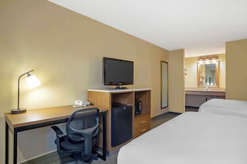Standard Room, 2 Queen Beds, Accessible, Bathtub