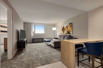 Suite, 1 King Bed, Accessible, Bathtub (Mobility & Hearing, 2 Rooms)