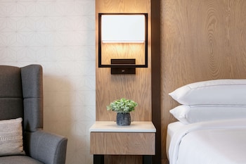 Room, 1 King Bed, Accessible (Hearing)