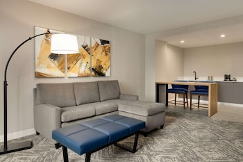 Suite, 1 King Bed, Accessible, Bathtub (Mobility & Hearing, 2 Rooms)
