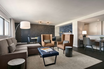 Suite, 1 King Bed (Commissioners)