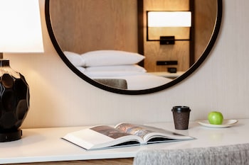 Room, 1 King Bed, Accessible (Hearing)