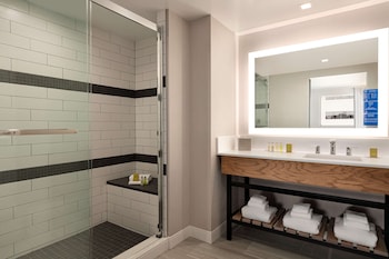 Suite, 1 King Bed (Commissioners)