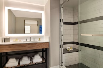 Suite, 1 King Bed (2 Room)