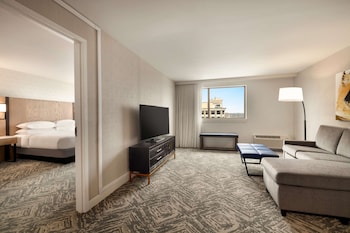 Suite, 1 King Bed (2 Room)