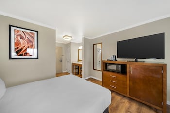 Standard Room, 2 Queen Beds, Non Smoking, Patio