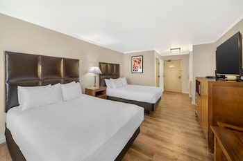 Standard Room, 2 Queen Beds, Non Smoking, Patio