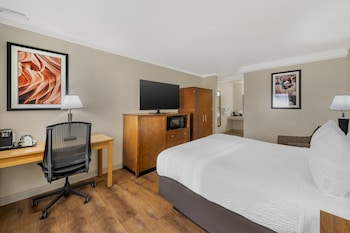 Standard Room, 1 Queen Bed, Accessible, Bathtub