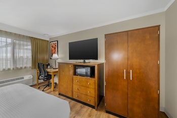 Standard Room, 1 Queen Bed, Accessible, Bathtub