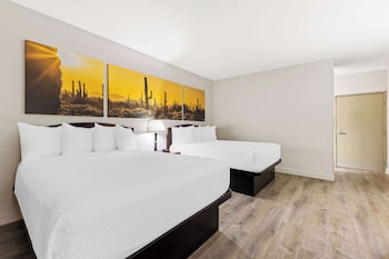 2 Queen Beds, Non Smoking, Pet Friendly