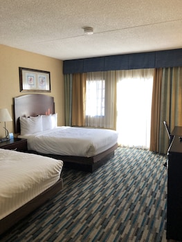 Room, 2 Queen Beds, Non Smoking, Poolside