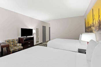 Room, 2 Queen Beds, Non Smoking, Poolside