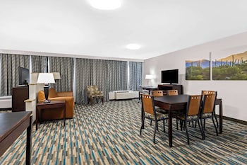 Studio Suite, 1 King Bed, Non Smoking