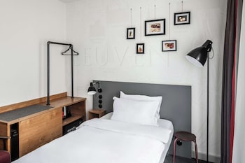 Room (penta Single)