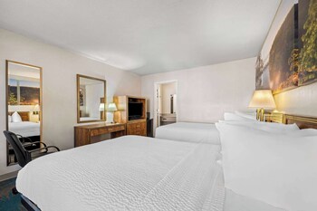 Upgraded, Room, 2 Double Beds, Non Smoking