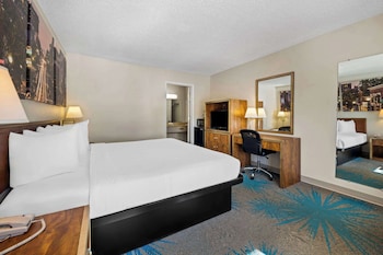 Standard Room, 1 King Bed