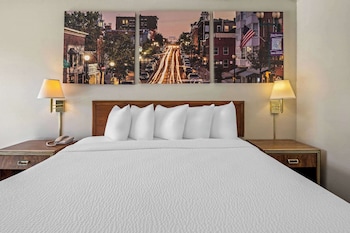 Standard Room, 1 King Bed