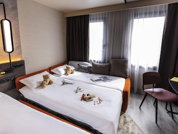 Superior Room (1 Queen Bed and 2 Single Sofa Beds)